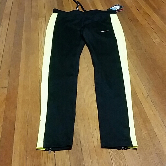 NIKE pro essential legging medium