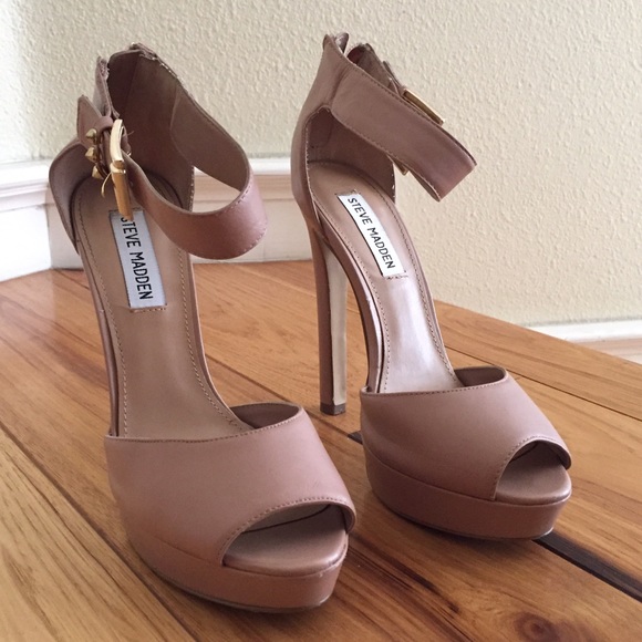 Steve Madden Shoes - Steve madden blush platforms