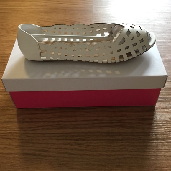 White leather peep-toe flats ☀️ NWT