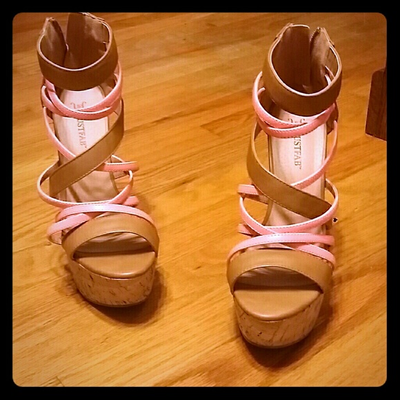 Fabulous orange and tan pumps