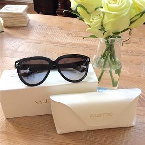 Authentic Valentino Rockstud Sunglasses NEW