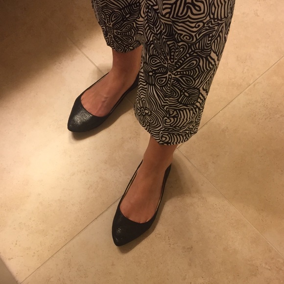 Size 4, cropped pant, black and white design - Picture 2 of 3