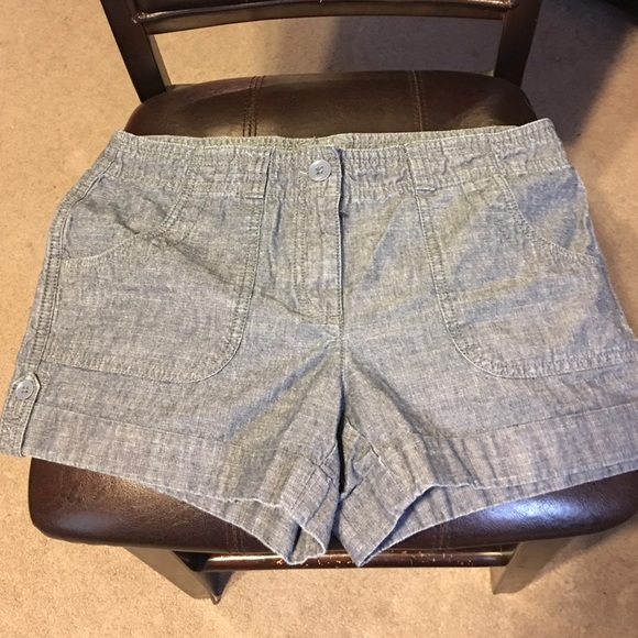 Anne Taylor Loft size 6 lightweight denim shorts