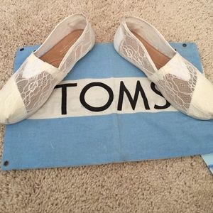 White lace Toms