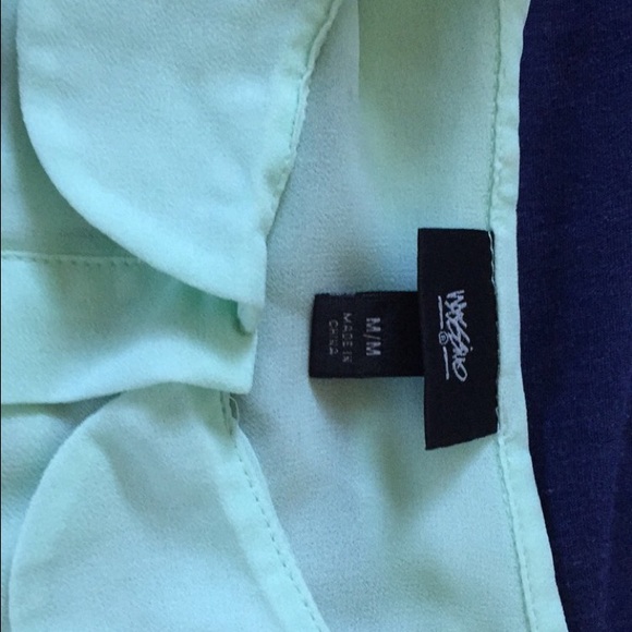 Button up shirt - Picture 2 of 3