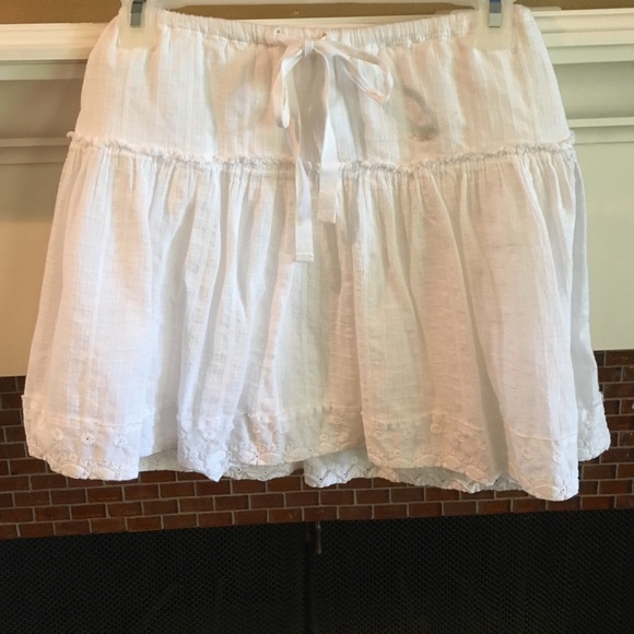 White Hollister skirt