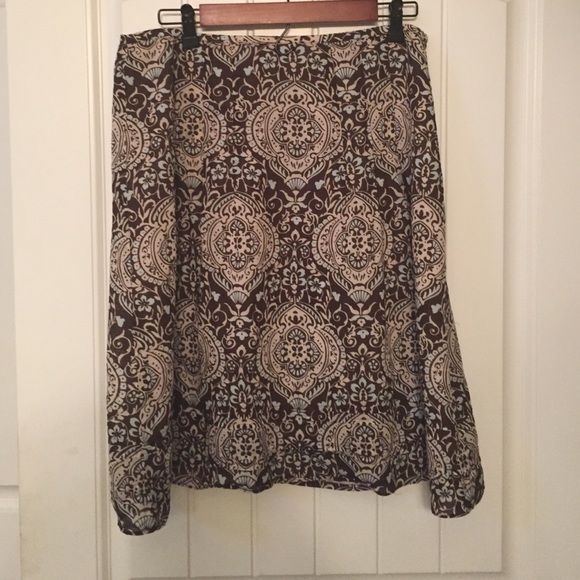 Knee length, lined skirt