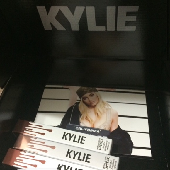 Holiday Gift Guide | Kylie Cosmetics by Kylie Jenner Kylie cosmetics set