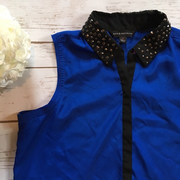 Rock & Republic Tops - 🇺🇸 Rock & Republic Studded Neckline Blouse