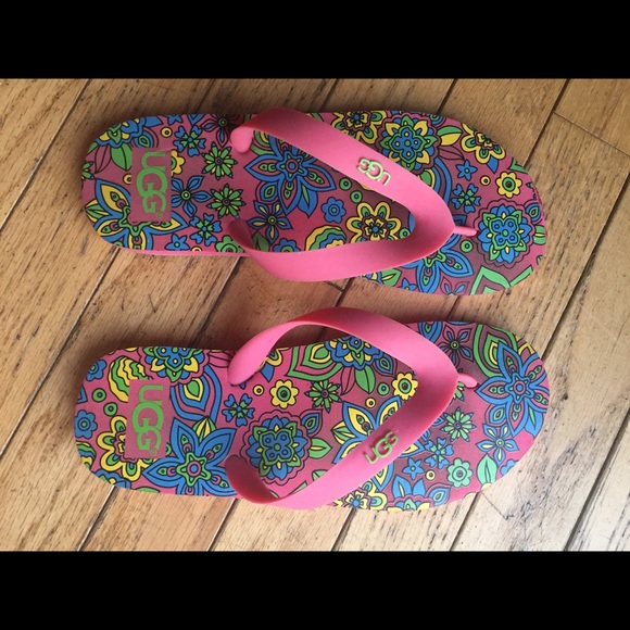 Ugg flip flops