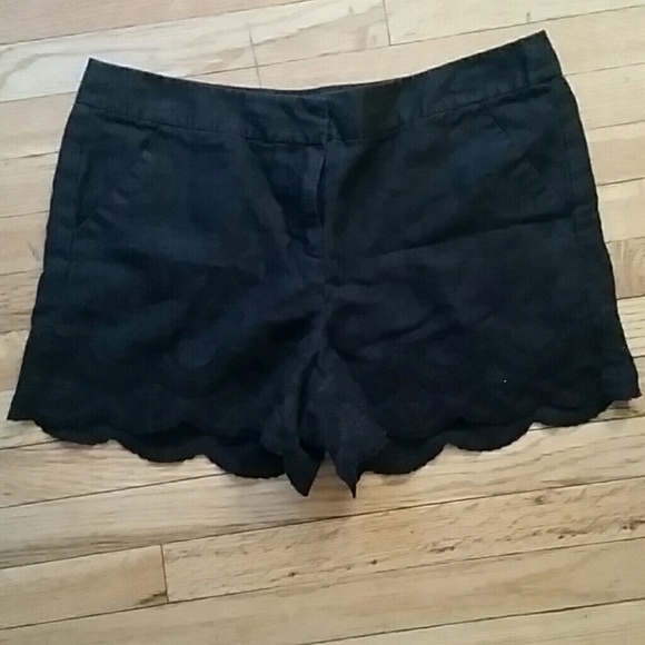 Cotton/linen shorts with scalloped lace detail