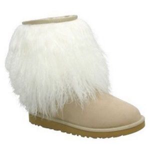 Brand new UGG short sheepskin Boot!