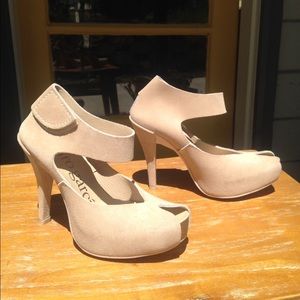New Pedro Garcia Nude Suede Peep Toe Heels