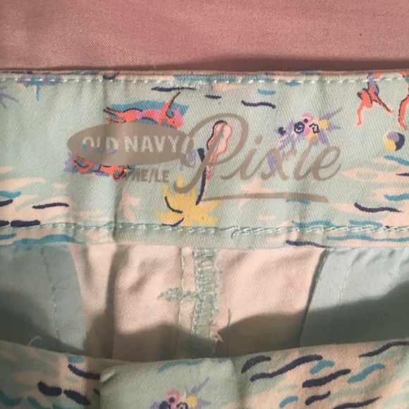 SOLD ON Ⓜ️ 🎉SALE🎉 Old Navy Pixie shorts sz 6 - Picture 2 of 4