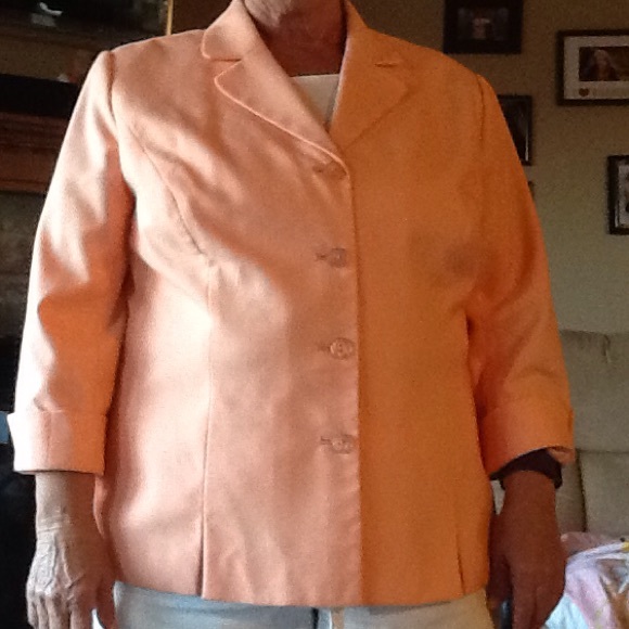 DRESS BARN WOMAN