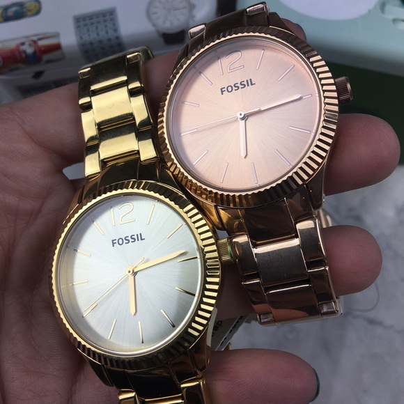 Fossil gold classic watch- rose gold left! 💕 - Picture 3 of 4