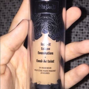 Kat Von D Light 49 Foundation
