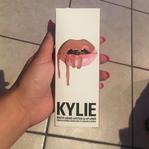 *Exposed* Kylie Lipkit 💄 - Picture 2 of 4