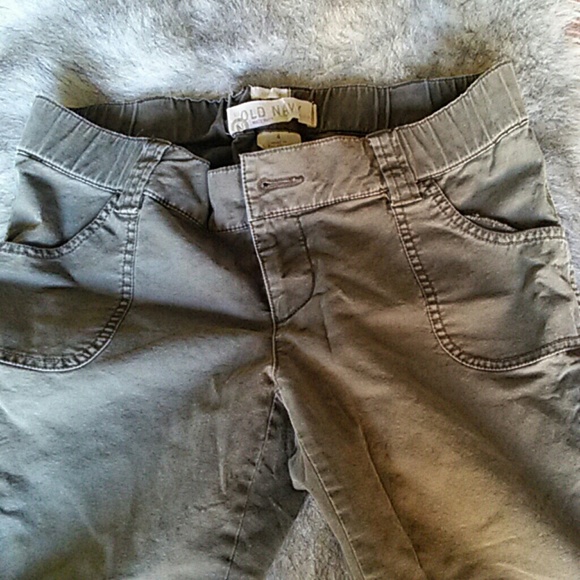 Old Navy camo color flare leg maternity cargos