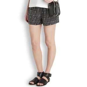 NWOT JOIE Sibylle 100% silk pattern shorts.