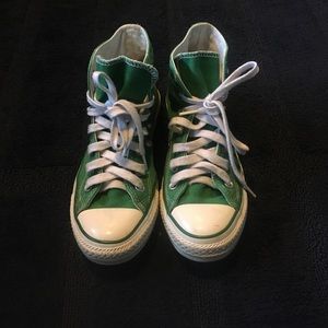 Green high top converse! Offers encouraged