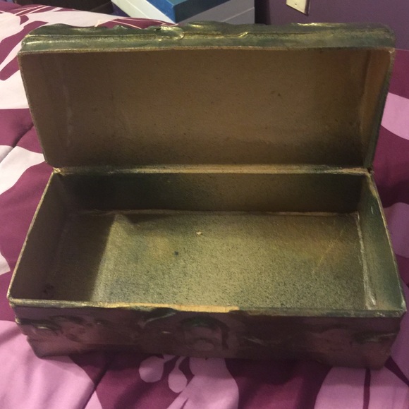 Jewelry box