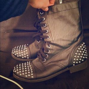 Combat boots