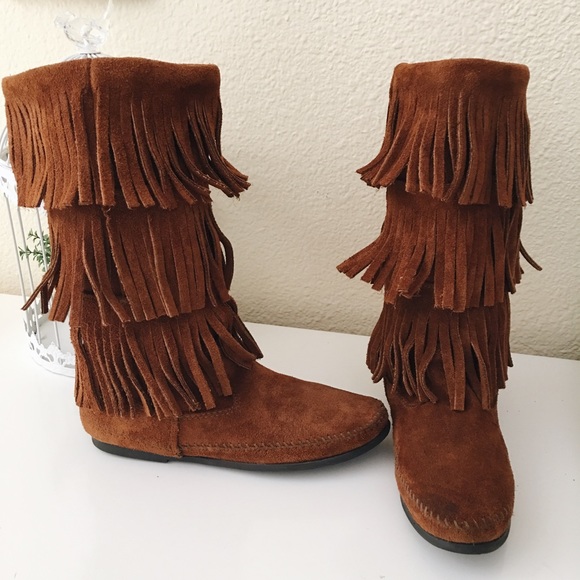 MINNETONKA Suede Fringe Boots 9
