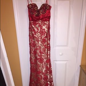 Red Lace Beaded Top Event Dress Size 0