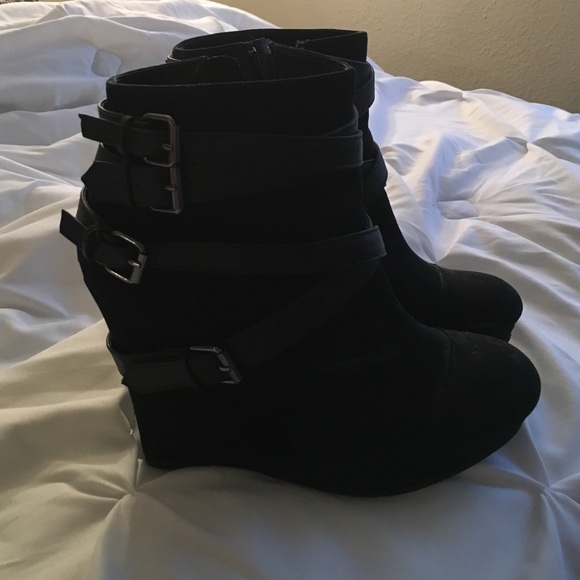 Shi by Journeys wedge booties