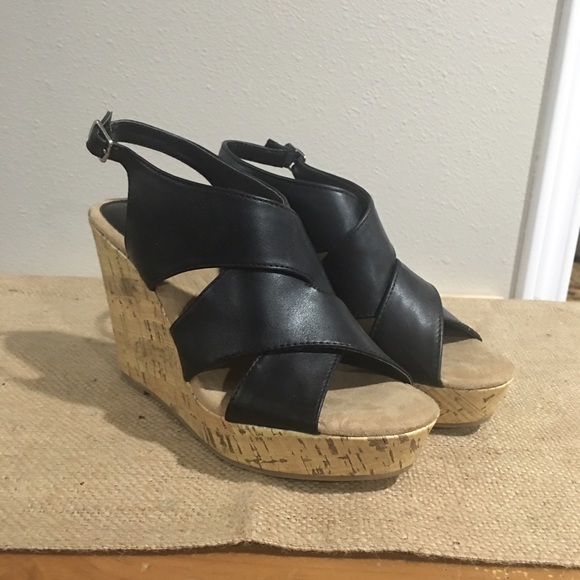 Black wedges