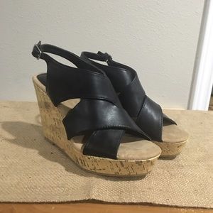 Black wedges