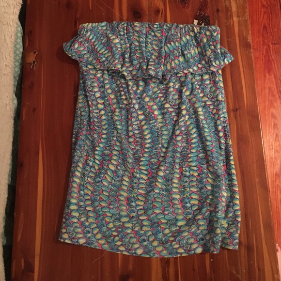 Lilly Pulitzer Tops - A clam covered strapless Lilly Pulitzer top