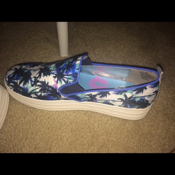 shoes - Picture 3 of 4