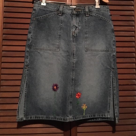 OOAK embroidered Calvin Klein jean skirt size 7 - Picture 1 of 4