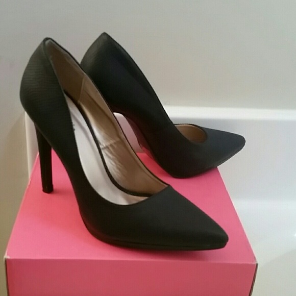 Final reduction!!!!!Sexy Black Pumps