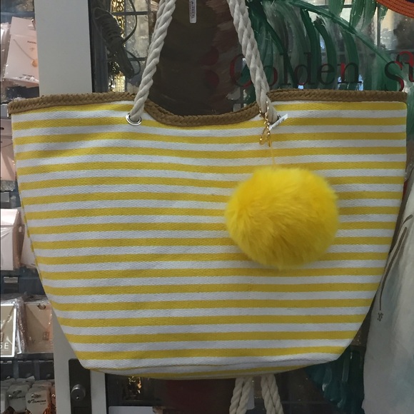 Oversized tote with yellow Pom Pom