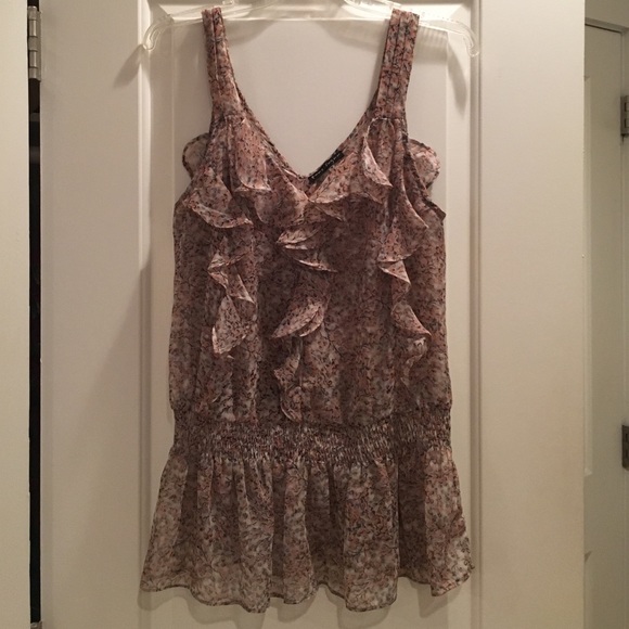 Girly, flouncy, floral top- perfect for summer! 🌸