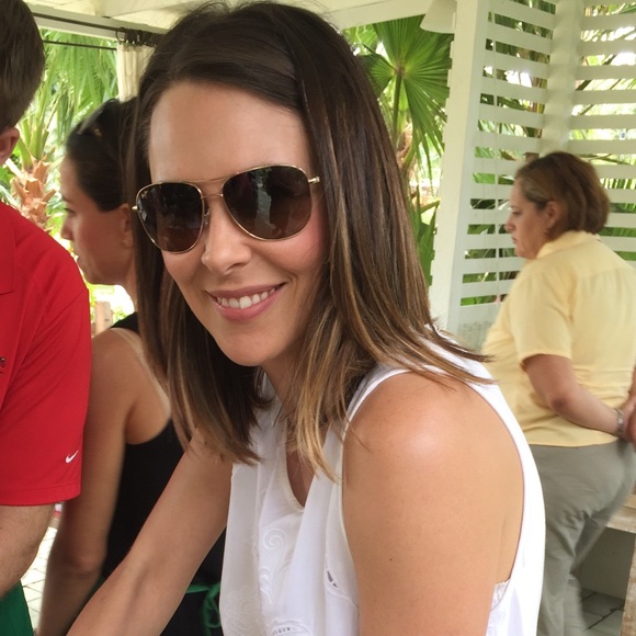 Meet your Posher, Christie - Picture 2 of 2