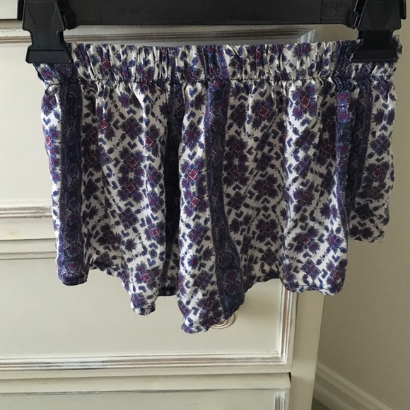 Brandy Melville shorts - Picture 2 of 3