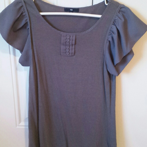 Grey shirt with flowey capped sleeves