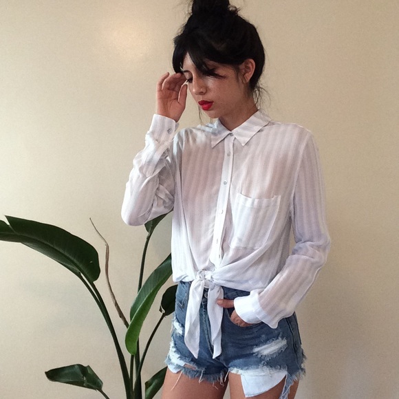 ⚡️SOLD OUT⚡️Light Stripe Blouse With Front Knot