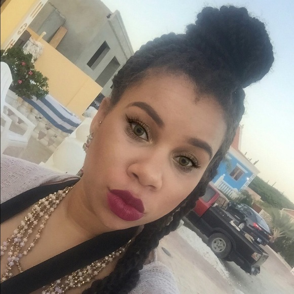 Meet your Posher, Maiya