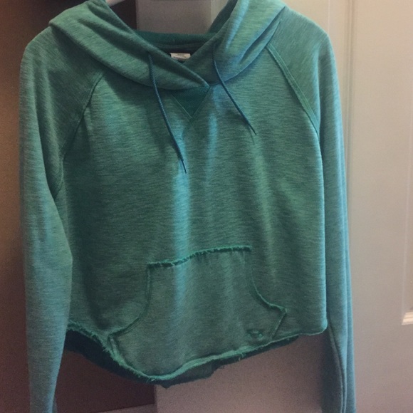 Under Armour Tops - Under armour sweatshirt