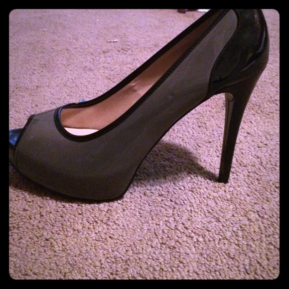 Size 91/2-10 women's 4 inch heels