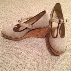 Old Navy platform t-strap wedge, size 8