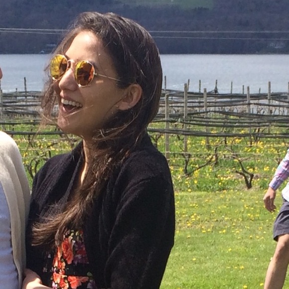 Meet your Posher, Erika - Picture 1 of 1