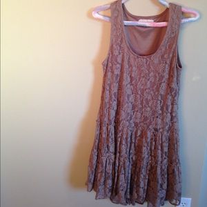 20's style, brown lace dress.