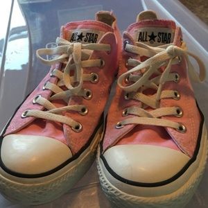 Woman's pink converse