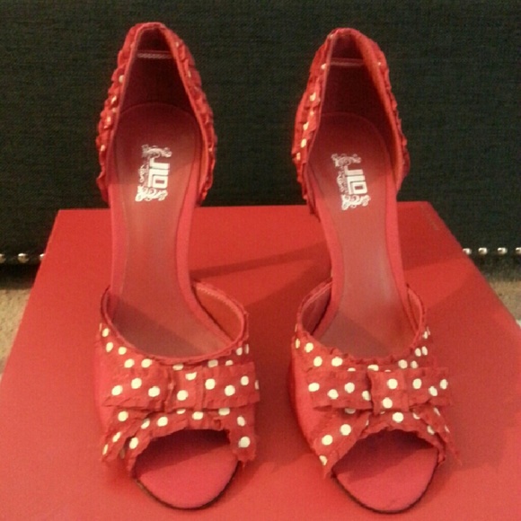 "SOLD" FLASH SALE Fun Flirty Heels - Picture 1 of 4